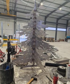 Fabrication d'un sapin de noel dans notre atelier